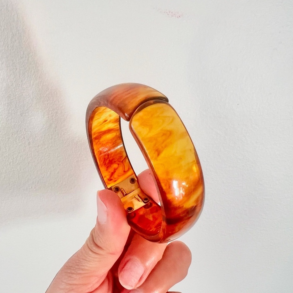 SWIRLED BAKELITE 1940’s 40s Vintage Amber Brown Root Beer Clamper Bracelet